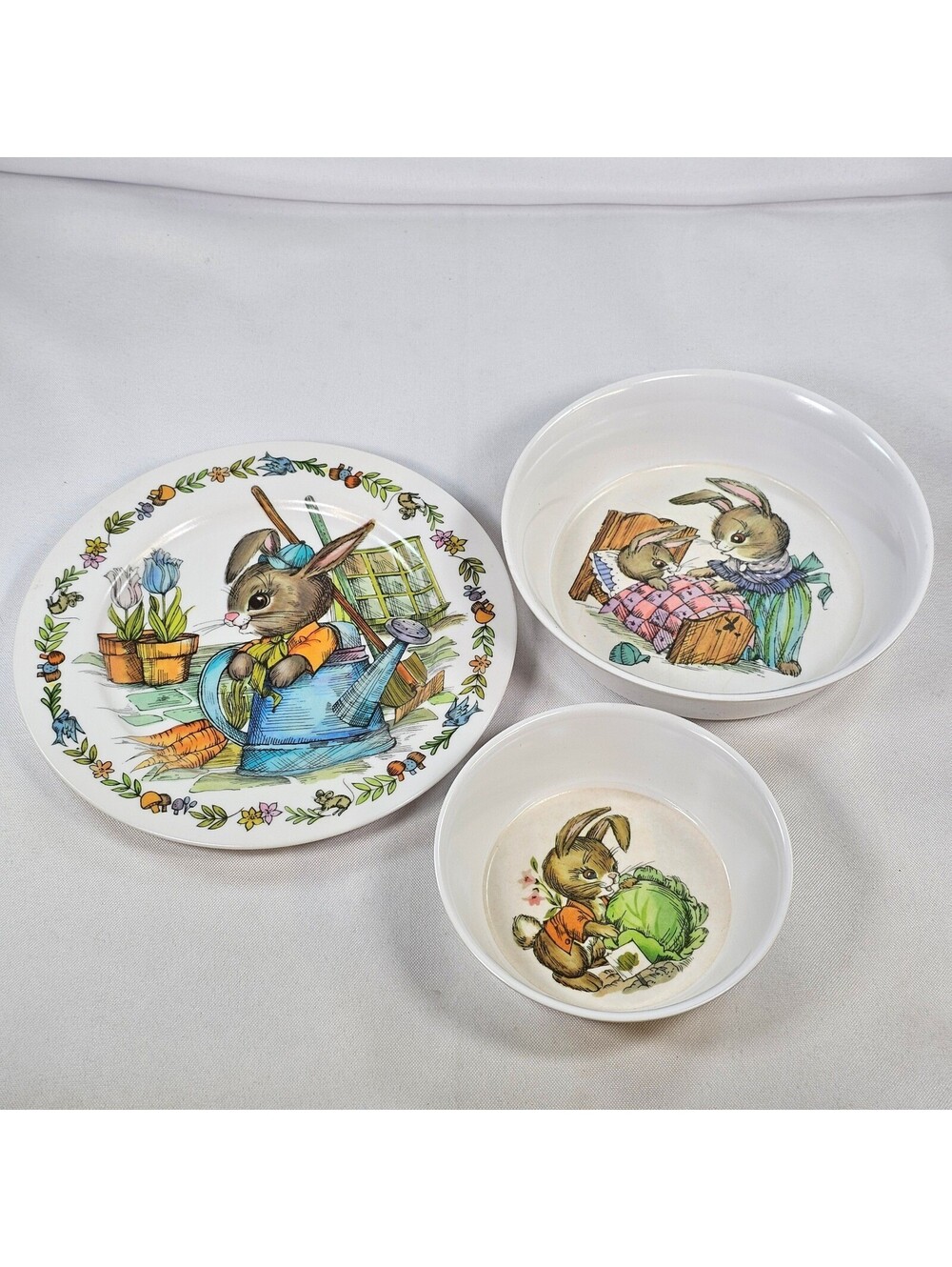 Vintage Oneida Deluxe Melamine Childrens Dish Set Rabbit Bunny Gardening Bedtime